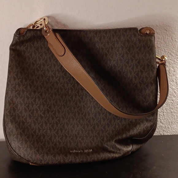 GORGEOUS NEW Michael Kors Monogram Canvas 12" Lillie Hobo Bag. - Picture 1 of 1